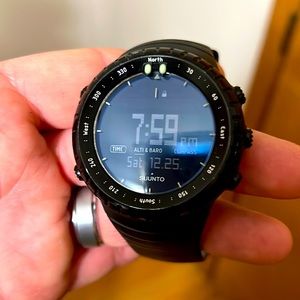 Mens Suunto Core watch w/ screen protector.